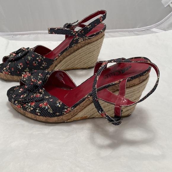 CLIFFS Sandals by White Mountain - Picture 8 of 13